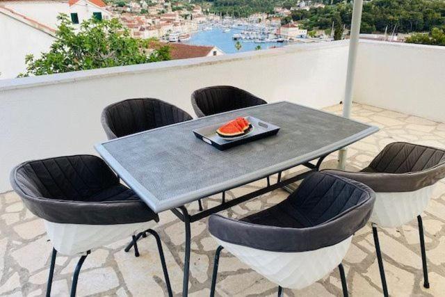 Sea-Views Brazza Apartments With Private Pool Milna  Exterior photo